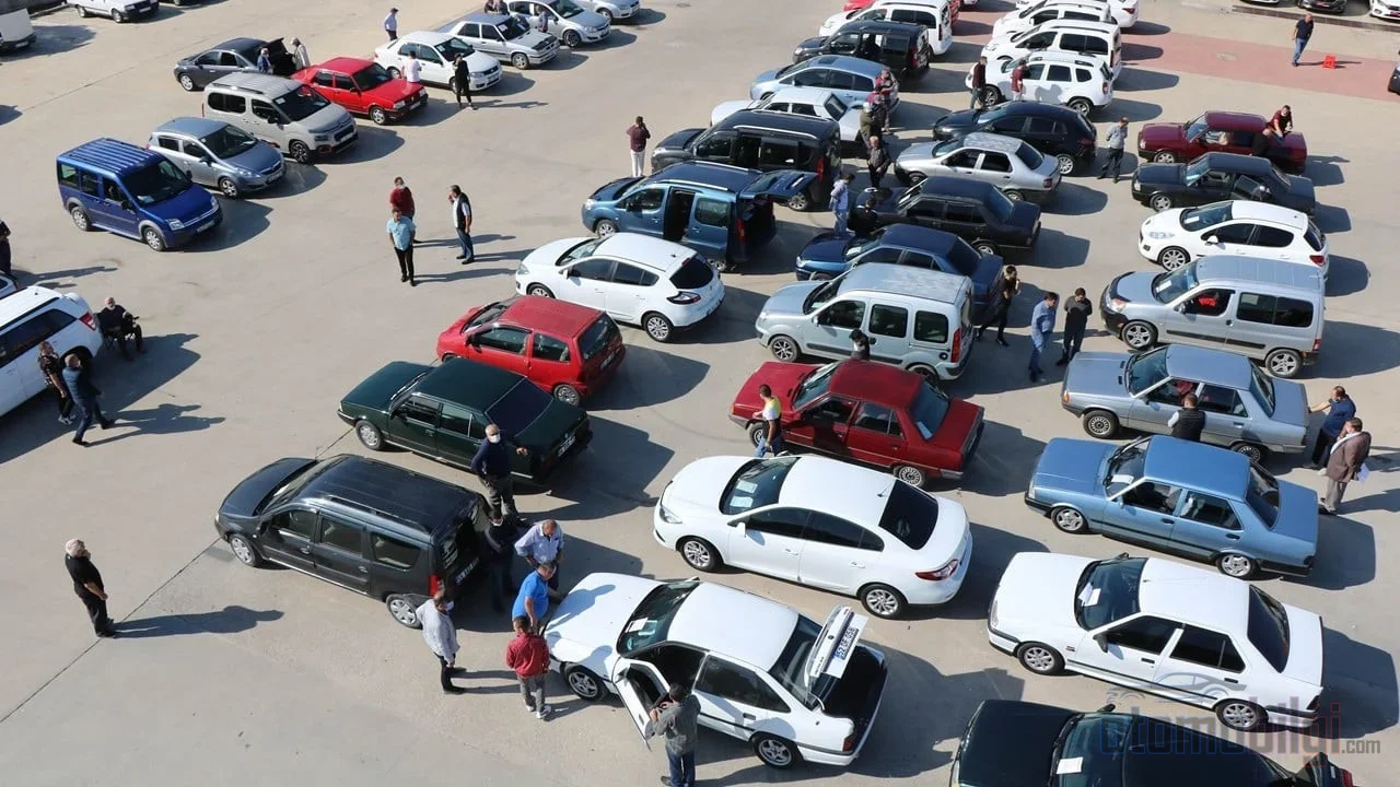 The right price is not a single point, but a range that emerges when you compare fifteen listings of the same model and mileage and eliminate the extremes.