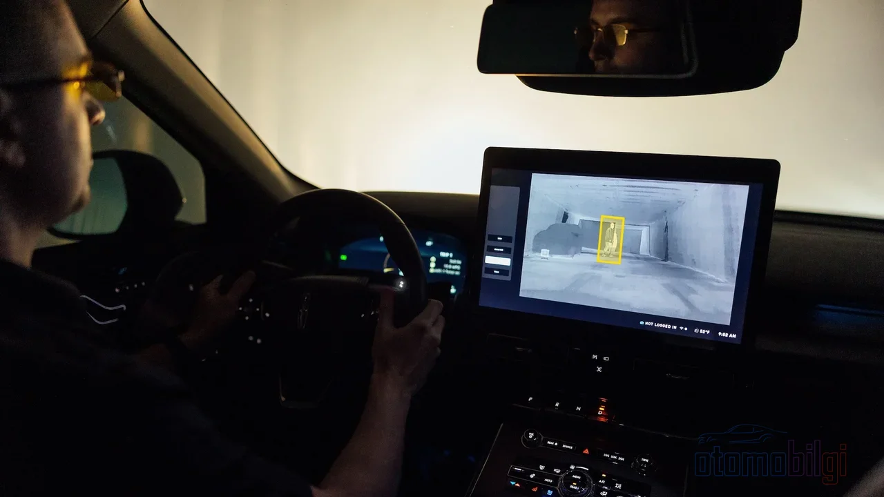 Thermal night vision systems, by capturing the body heat of pedestrians and animals even in complete darkness where headlight beams cannot reach, are becoming a critical safety layer in preventing pedestrian accidents.
