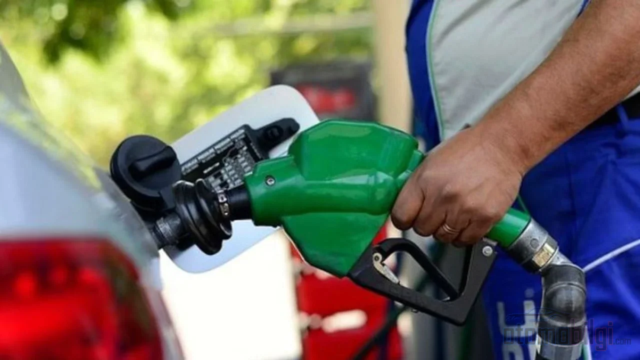 Motorun içindeki kontrolsüz patlama olan vuruntu, zararsız bir güç kaybından vana hasarına kadar uzanan bir zincirin ilk halkasıdır.