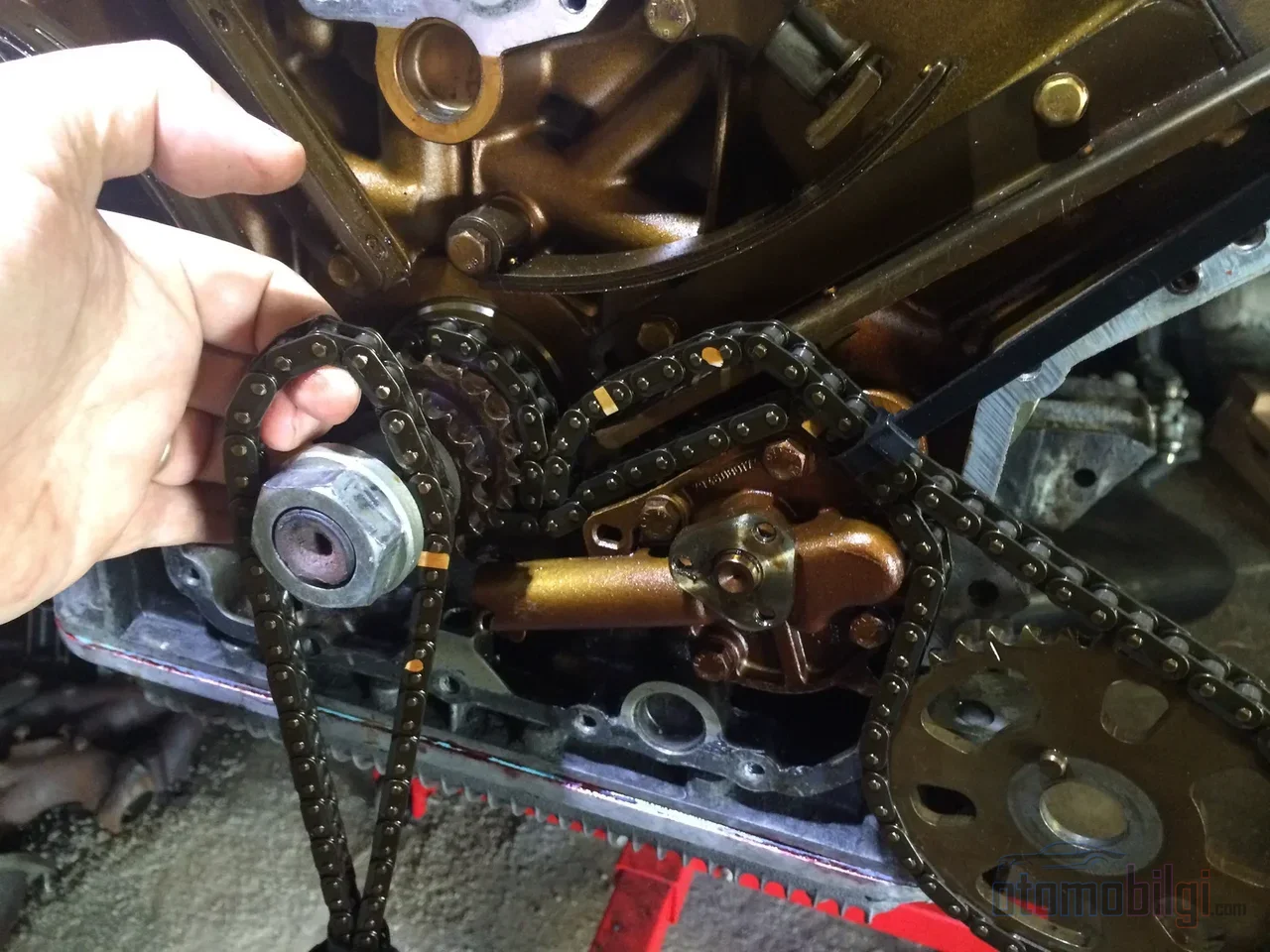 Zincirli motor 160.000 kilometreyi aştığında sabahları duyulan tıngırtı, zincirin değişim vaktinin geldiğinin ilk sesli habercisidir.