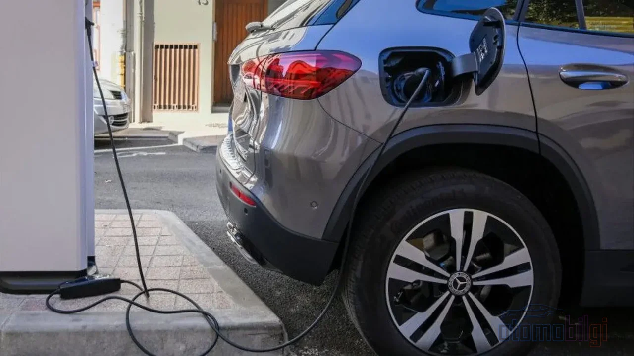 If the SoH value is clearly above the 70 percent warranty threshold, the heart of the used electric car is still young.