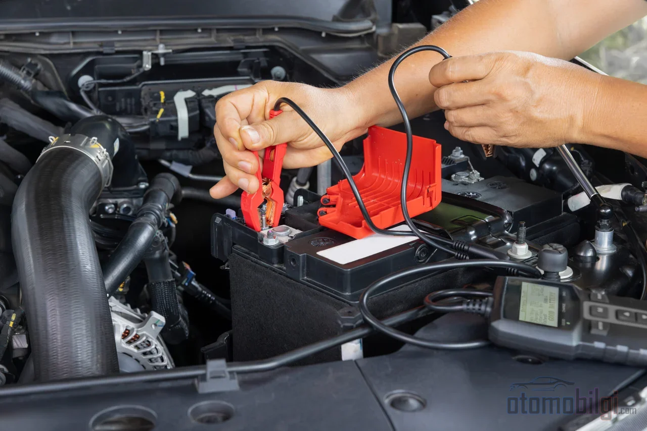 In a hybrid vehicle parked for a long time, the first to give up is the 12-volt battery; the high-voltage pack, on the other hand, defies months at a 40-60 percent charge.