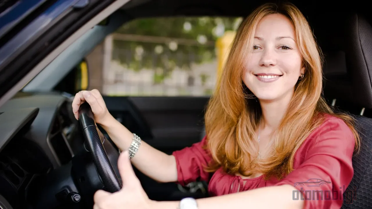 The electric range is determined not by the battery, but by the foot pressing the accelerator; gentle throttle and smart braking can squeeze more silent miles out of the same vehicle.