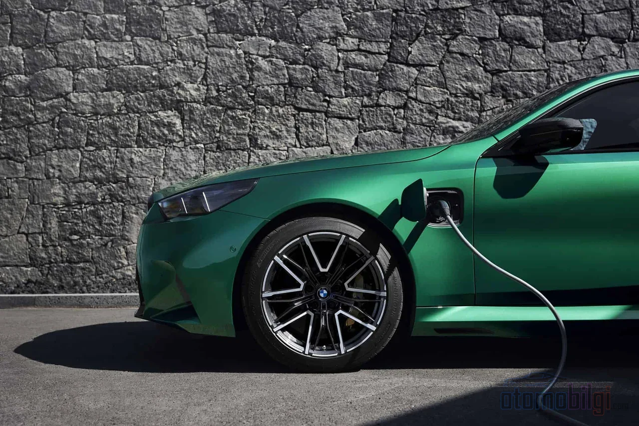 A PHEV that's never plugged in won't break down, but it will empty your wallet: the official consumption of 1.57 liters soars to 6.12 liters on the real road.