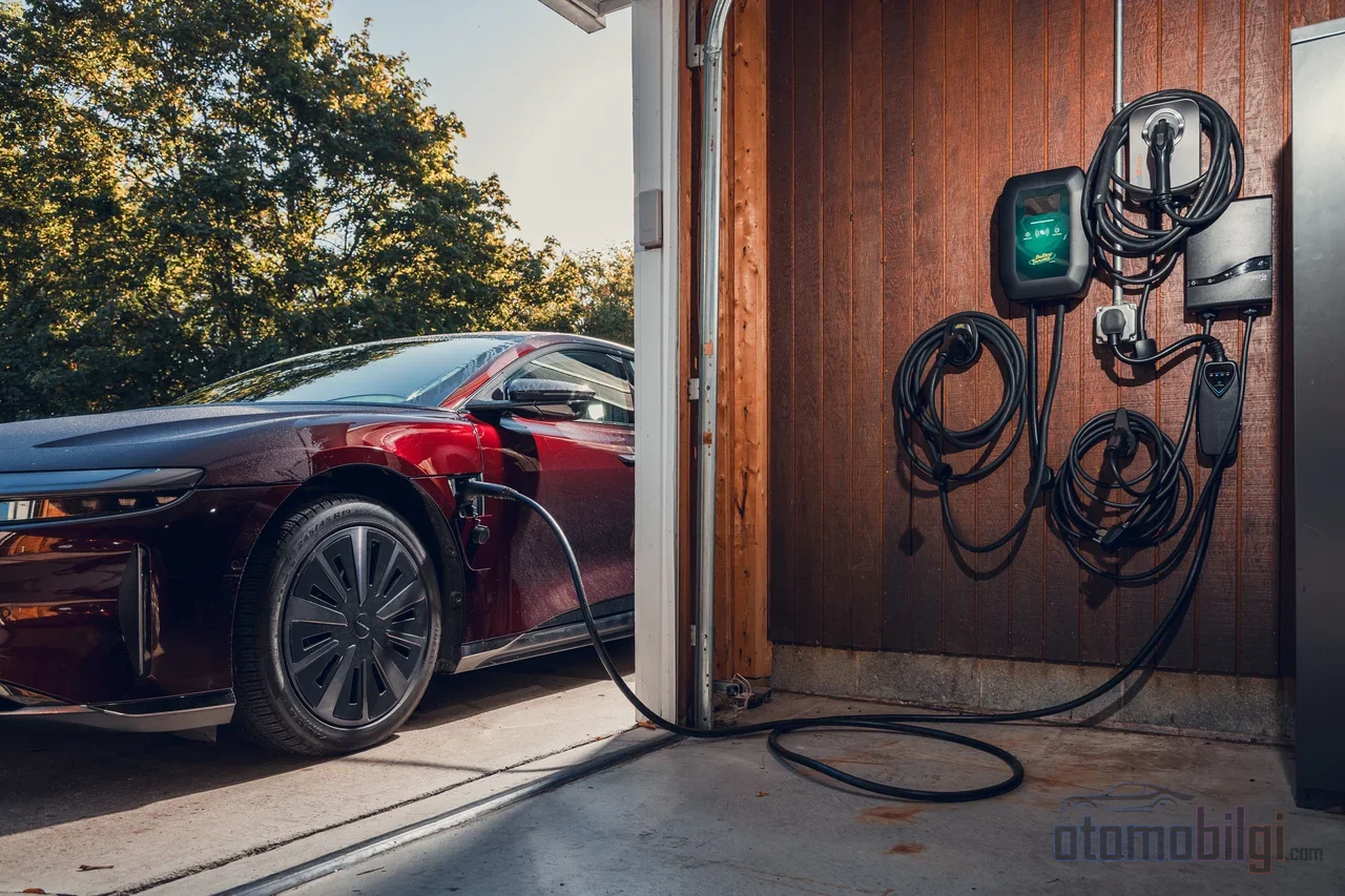 A wallbox reduces overnight socket charging to a one-to-three hour charge, allowing a plug-in hybrid to replenish its electricity several times during the day.