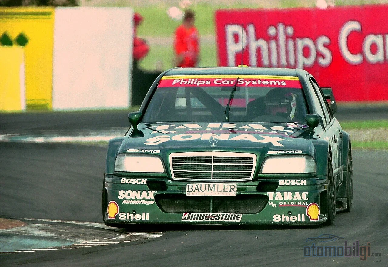 2000'de DTM hakemli formatıyla yeniden doğdu ve Bernd Schneider beş şampiyonlukla Mister DTM efsanesine dönüştü.