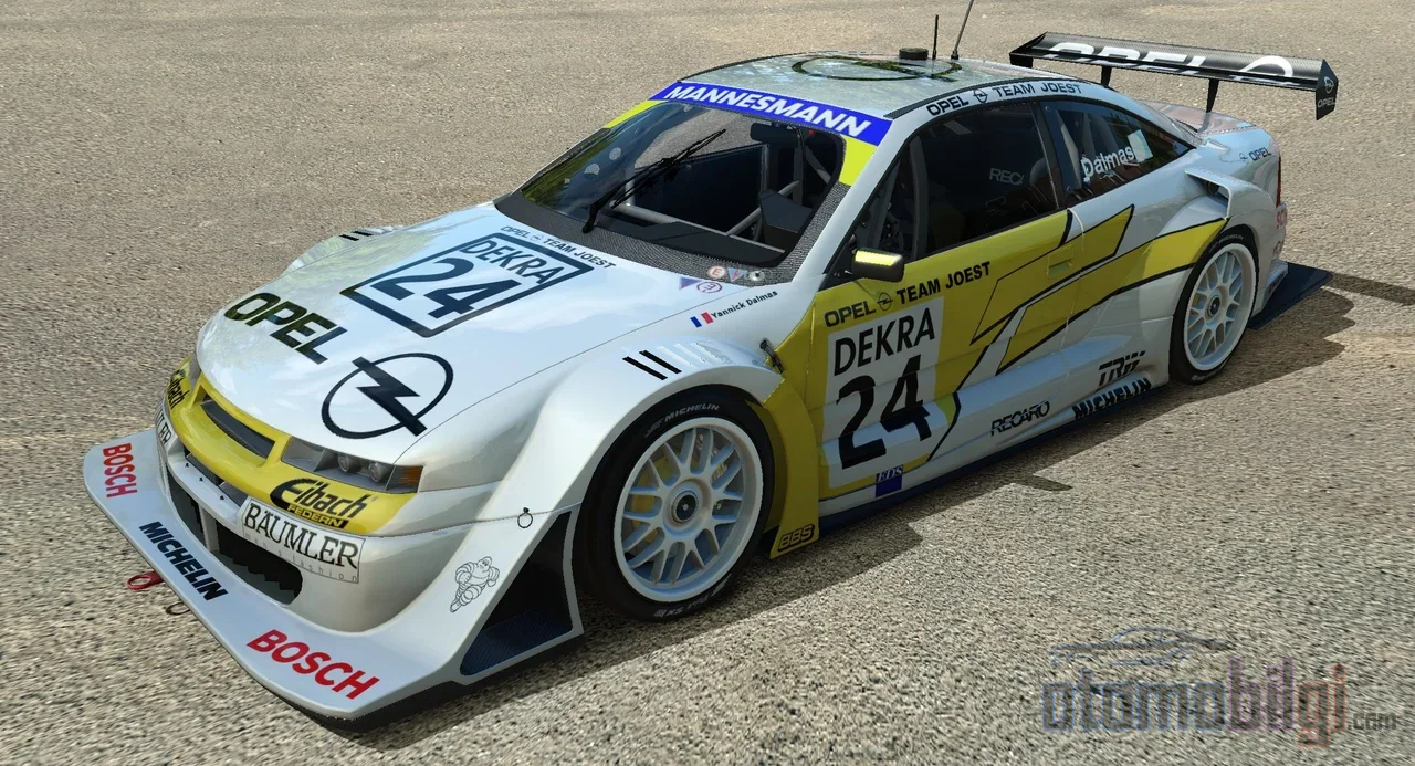 Class 1 çağında DTM araçları sokak arabasına benzemeyi bırakıp mini prototiplere dönüştü; hava direnci yüksek olduğu için aerodinamik verimlilik ise tersine düşüyordu.
