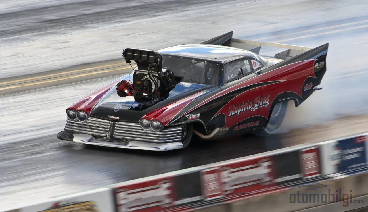 NHRA'nın 200'ü aşkın sınıfı 15 kategoriye sıkışır ama sahnenin asıl sahipleri 11.000 beygirlik Top Fuel dragsterlardır.