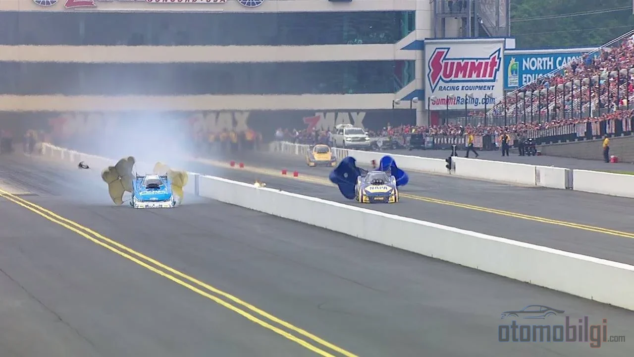 The real race in the quarter mile starts after the finish line: a nitro monster coming from 320 km/s is stopped by a single parachute, and an engine is rebuilt from scratch in 75 minutes.