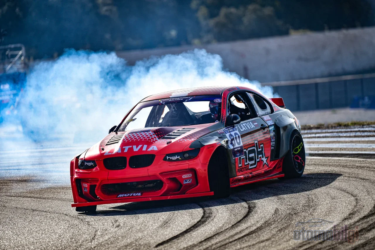 The drift dream doesn't come true on public roads, but on the steps that extend from the closed track to driving school and license.