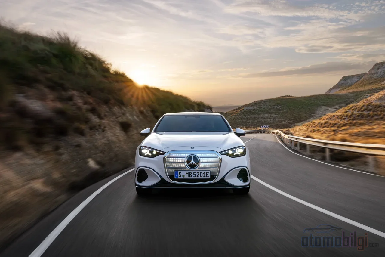 22 minuty ładowania od 10 do 80 procent i zasięg 709 km - pierwszy w pełni elektryczny model Serii C poddaje elektryce turecką pasję do sedanów.