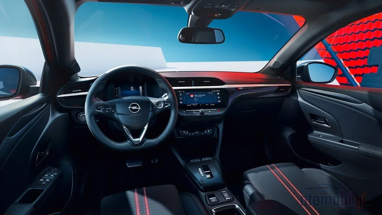 Tek bir evrensel şarj kablosu ev prizinden wallbox'a kadar her senaryoyu kapsıyor; Opel Corsa Elektrik'te pratiklik gerçekten düşünülmüş.