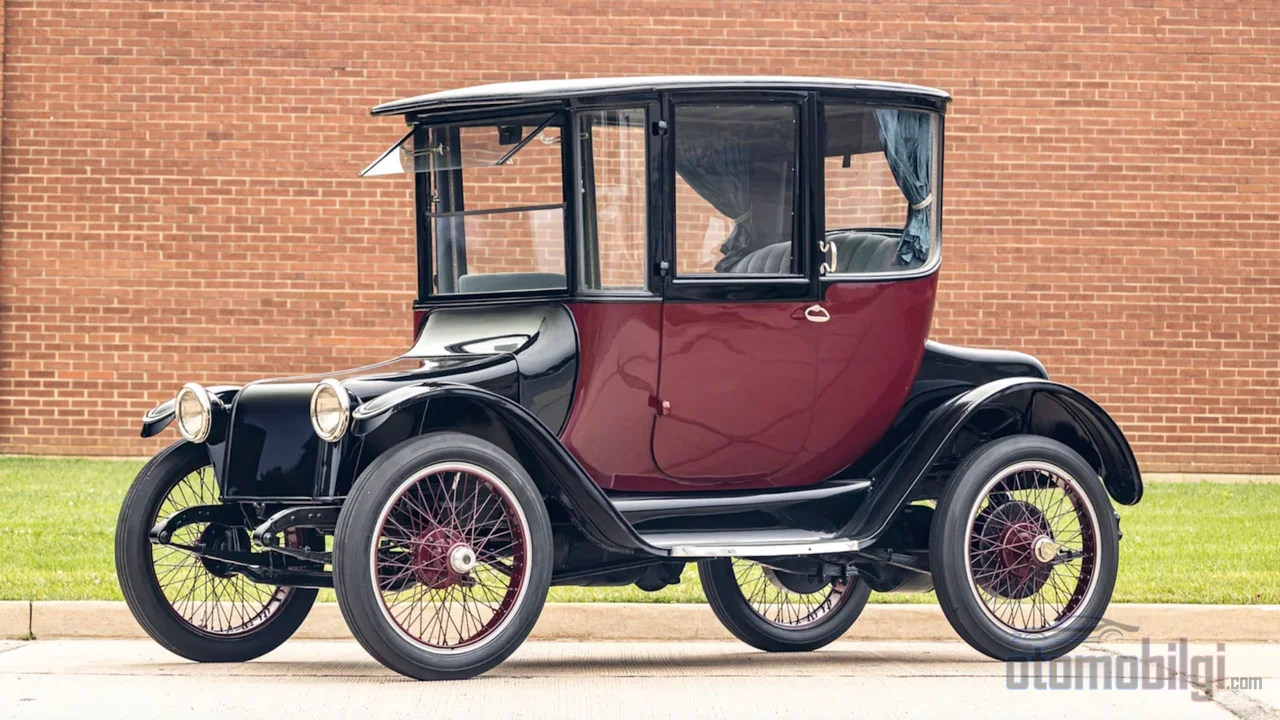 Kolu çevirmekten kurtulan 1910'lar kadınına Detroit Electric yılda binlerce sessiz lüks satıyordu ve toplamda yaklaşık 13.000 araçla tarihe geçti.