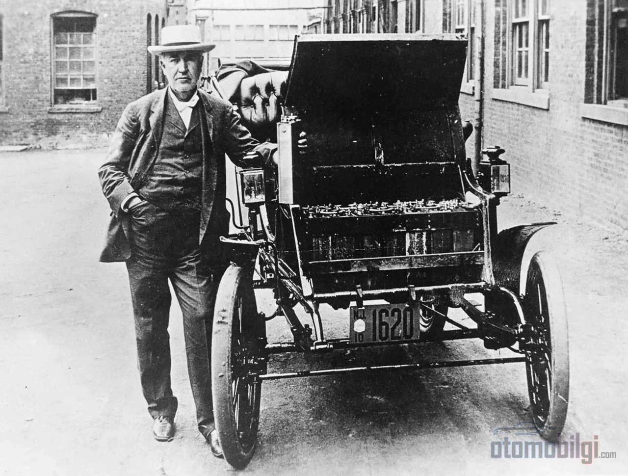 Benzinli otomobiller tarihe girmeden önce yıllar geçmişti; elektrikli araçlar 1820'lerde yollara çıkmıştı bile.