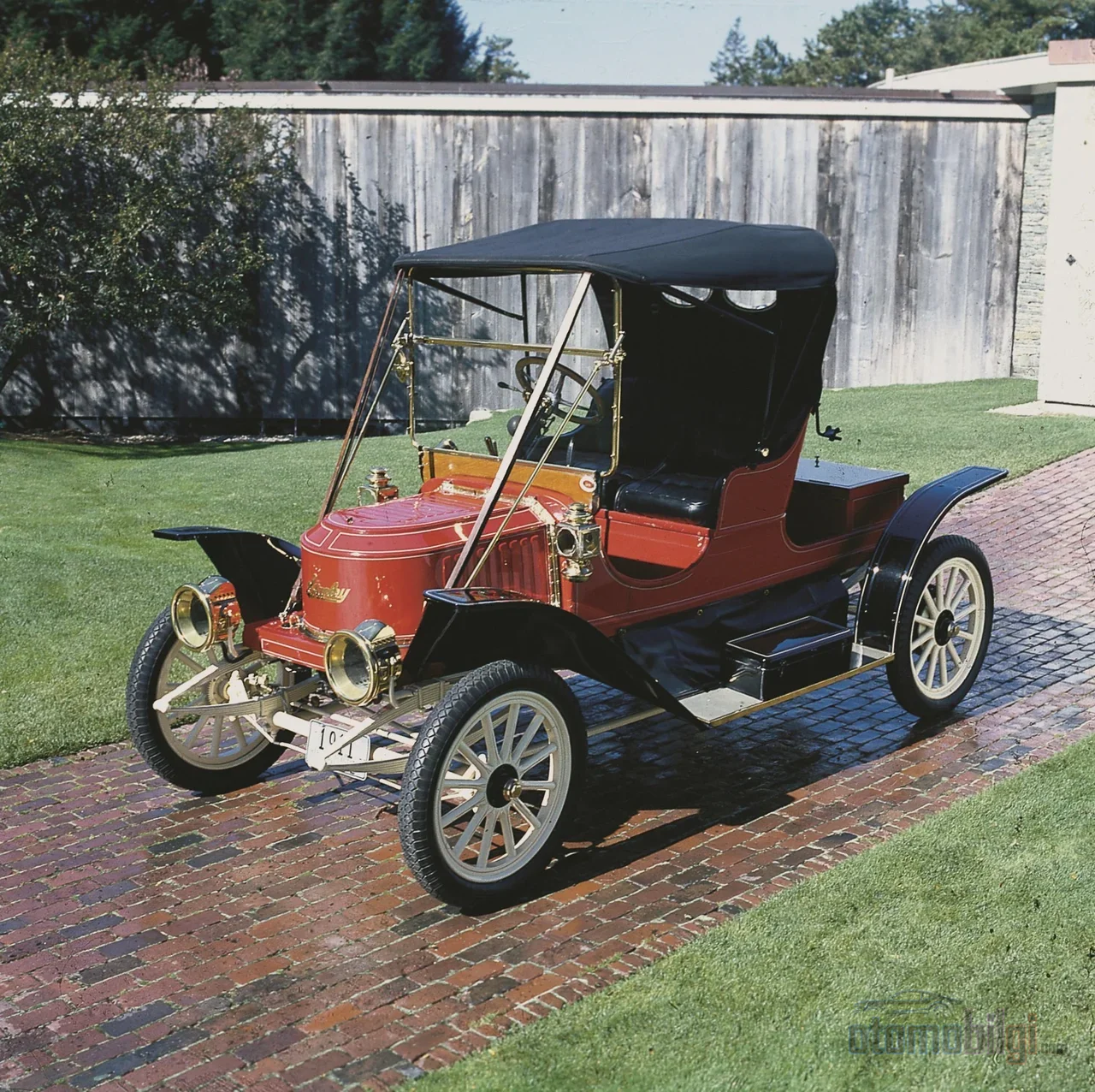 At the beginning of the 1900s, the most produced cars in the USA were not gasoline ones but steam-powered ones; the first lost race was a triple, and the forgotten side was steam.