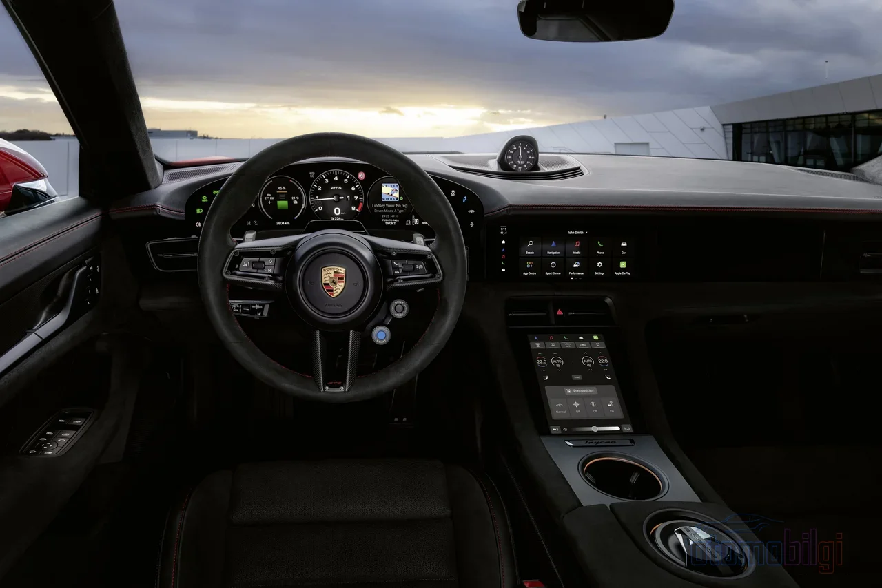 Porsche Taycan'ın iki vitesli şanzımanı, otoyolda yüzde beşe varan verimlilik kazandırırken elektrikli aracın azami hızını da yukarı çekiyor.