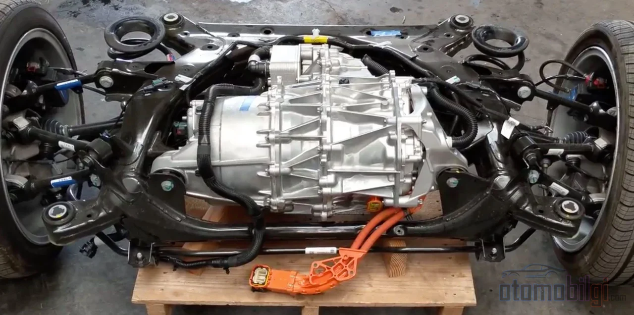 Kalıcı mıknatıslı motor geniş hız aralığında verimini korurken, asenkron motorun kayıplarının bir kısmı yapısaldır ve ısıya dönüşür.