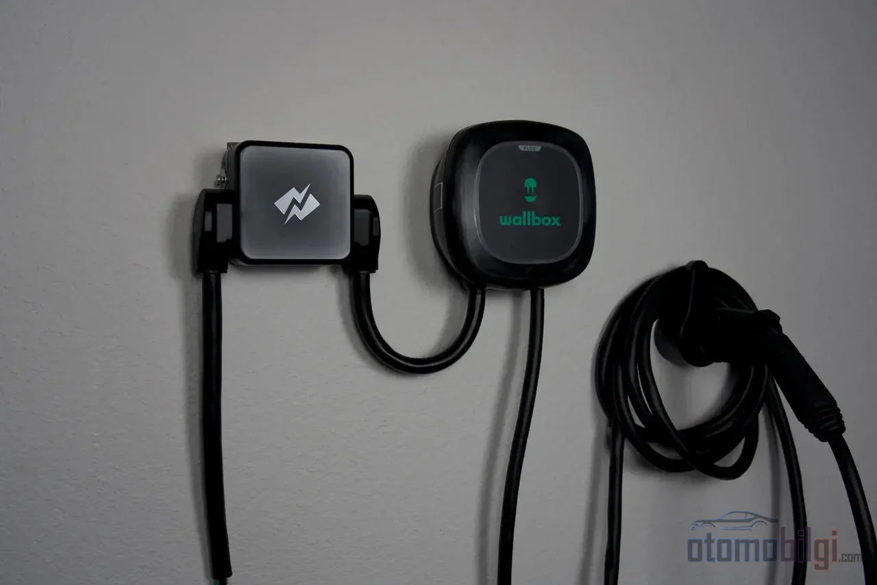 In your apartment building, to install a charging unit, only the votes of 6 of the 10 unit owners are enough; the real obstacle is not the cabling, but a meeting called with the wrong agenda.