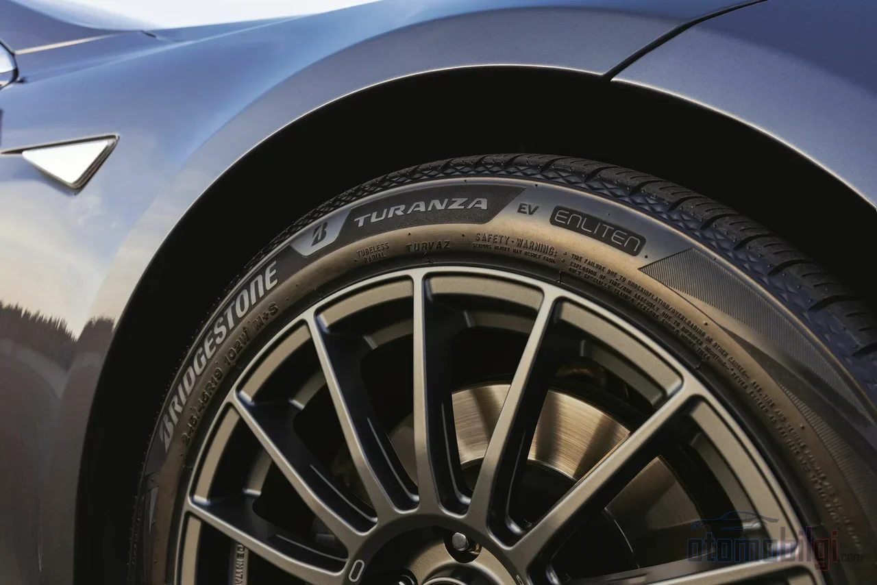 The weight of the battery and the instant torque of the electric motor cause the tires of electric cars to wear 20 to 30 percent faster than those of gasoline-powered cars.