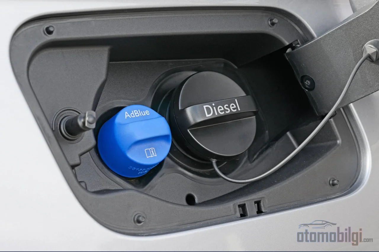 The toxic nitrogen oxides emitted from the exhaust are converted, with the help of a 32.5% urea solution, into nitrogen, a natural component of air, and water.