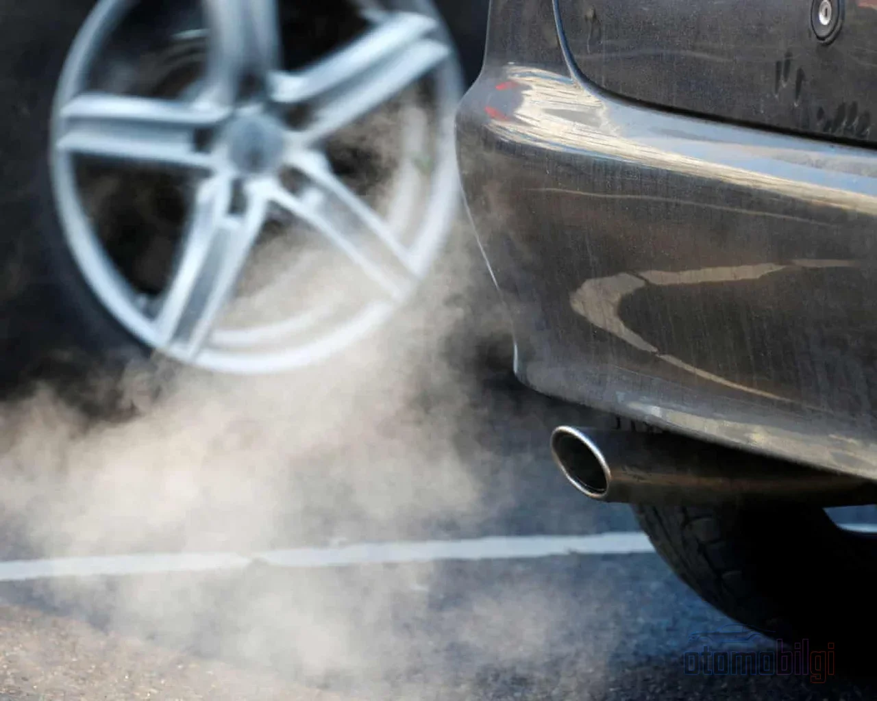 Egzozdan çıkan zehirli gazlar, motorun içinde verilen bilinçli mühendislik kararlarıyla daha silindirdeyken temizlenir.