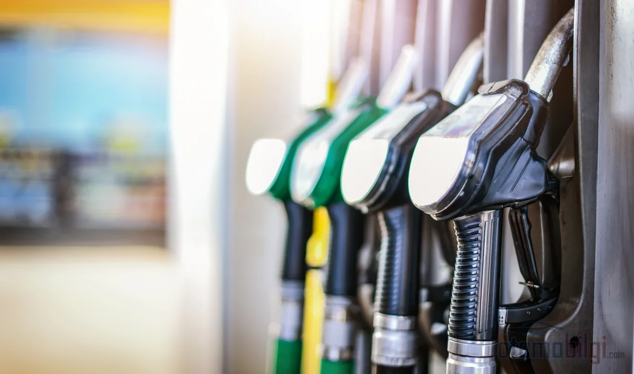 About 95 percent of gasoline-powered vehicles on the road are E10 compatible; this transition saves 750,000 tons of CO2 per year.