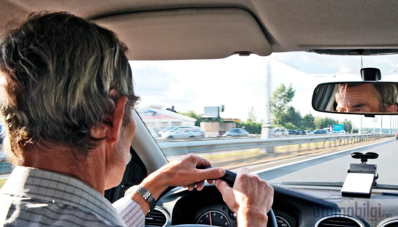 DPF rejenerasyonu ancak egzoz yeterince sıcakken tamamlanır; kısa yol sürüşü bu sıcaklığı asla yakalayamaz ve filtre tıkanmaya mahkûmdur.