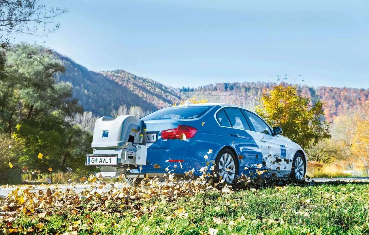 After the diesel scandal, emissions are no longer measured on a test bench, but in the middle of traffic with 70-kilogram portable devices.