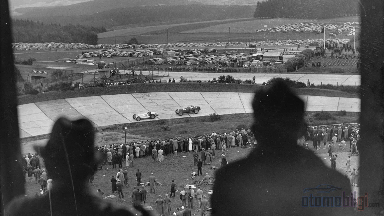 Formula 1'in ilk yarışında Alfa Romeo podyumu süpürdü; Farina'nın zaferi 13 Mayıs 1950'de Silverstone'da tarihe kazındı.