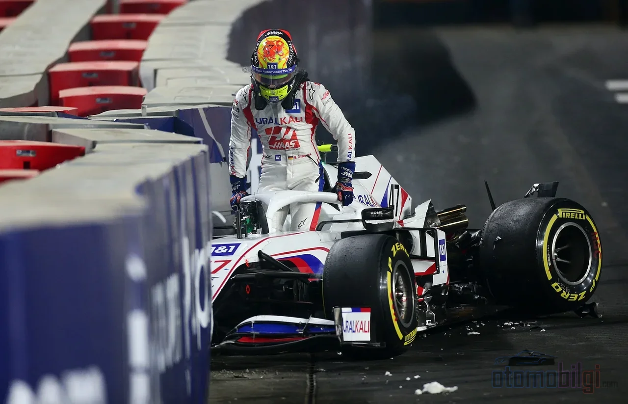 Jules Bianchi'nin trajedisiyle doğan halo, sekiz yılda estetik eleştirileri silip atacak kadar F1'in vazgeçilmezine dönüştü.