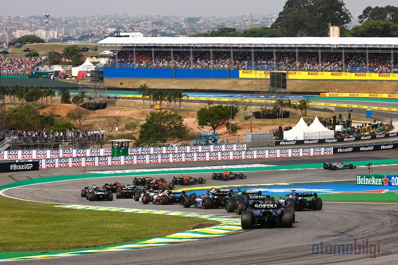 On the ladder from karting to F1, money is as decisive as superlicense points; Verstappen paid a record fee exceeding 1.2 million euros for a single license.