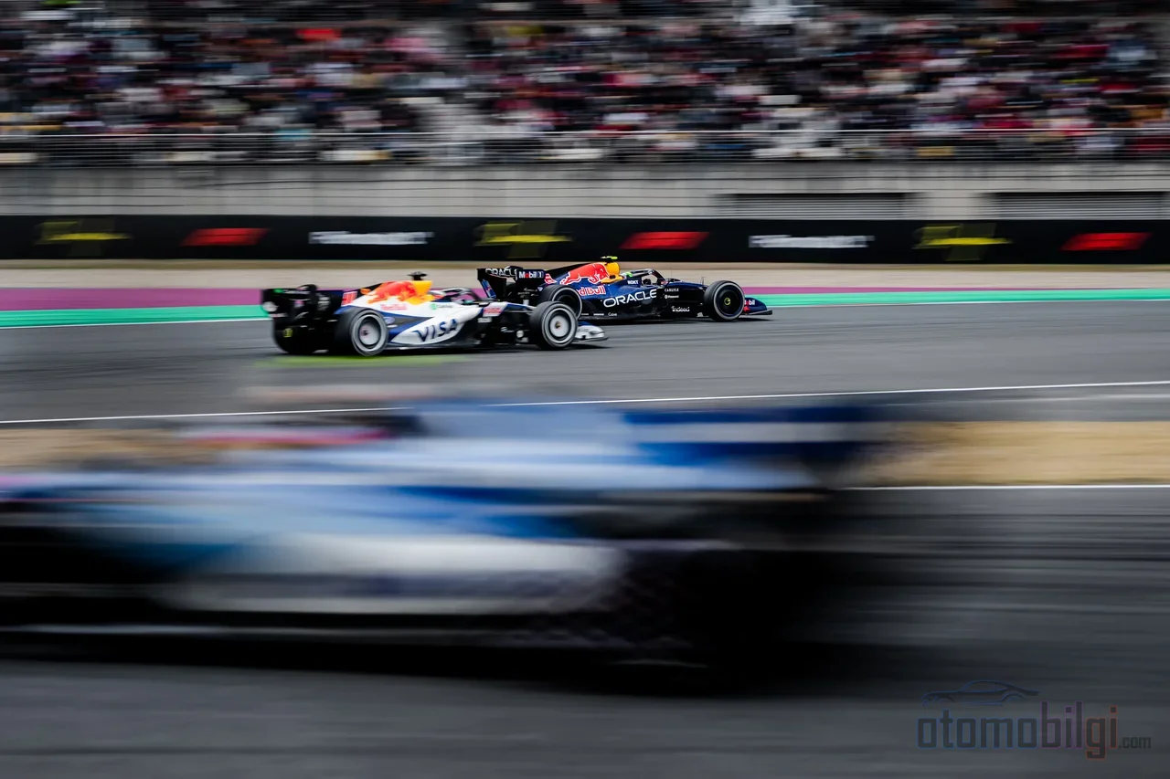 Formula 2'nin tek tip şasisi takımları dengelerken, pilotun griddeki en büyük motoru hâlâ ailesinin cüzdanı olabiliyor.