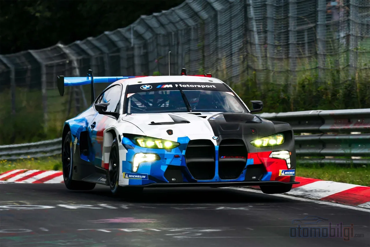 Spa 24 Saat'te tek bir modelden 15 Porsche 911 GT3 R aynı anda pistte; GT3 yarışçılığının doruğu işte tam olarak bu yoğunlukta yaşanıyor.