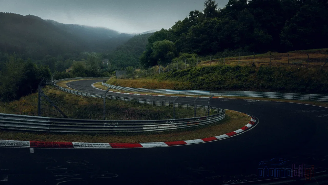Nordschleife'de lastik seçimi bir sanattır; öngörülemeyen hava, serbest tedarikçi ve birden fazla bileşik stratejiyi kader hâline getirir.