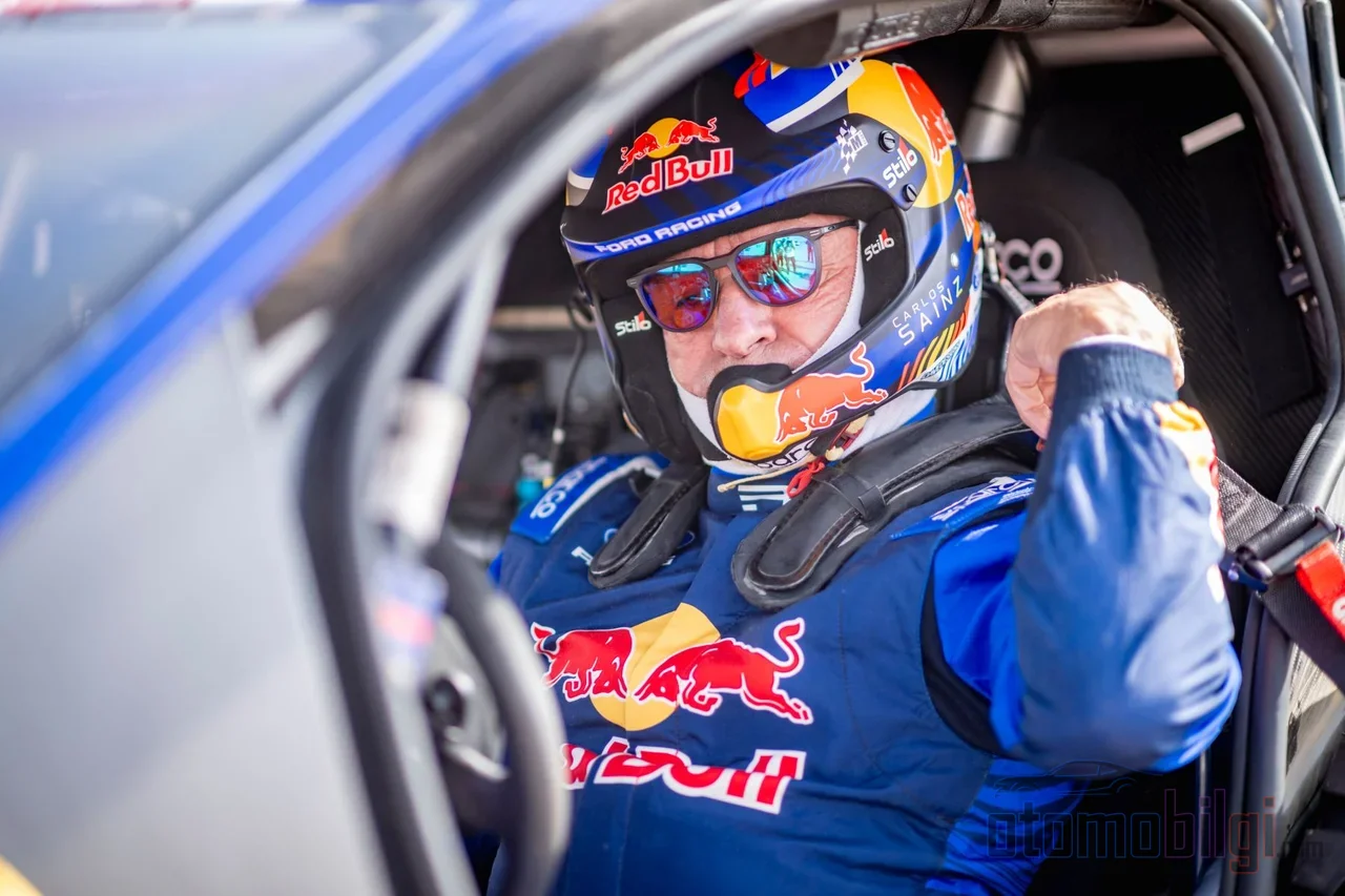 Carlos Sainz นักขับที่ลงแข่งมากที่สุดในประวัติศาสตร์ WRC ด้วยจำนวน 188 สตาร์ท กลับมานั่งหลังพวงมาลัยของ Ford Puma Rally1 อีกครั้งในวัยเกษียณของเขา