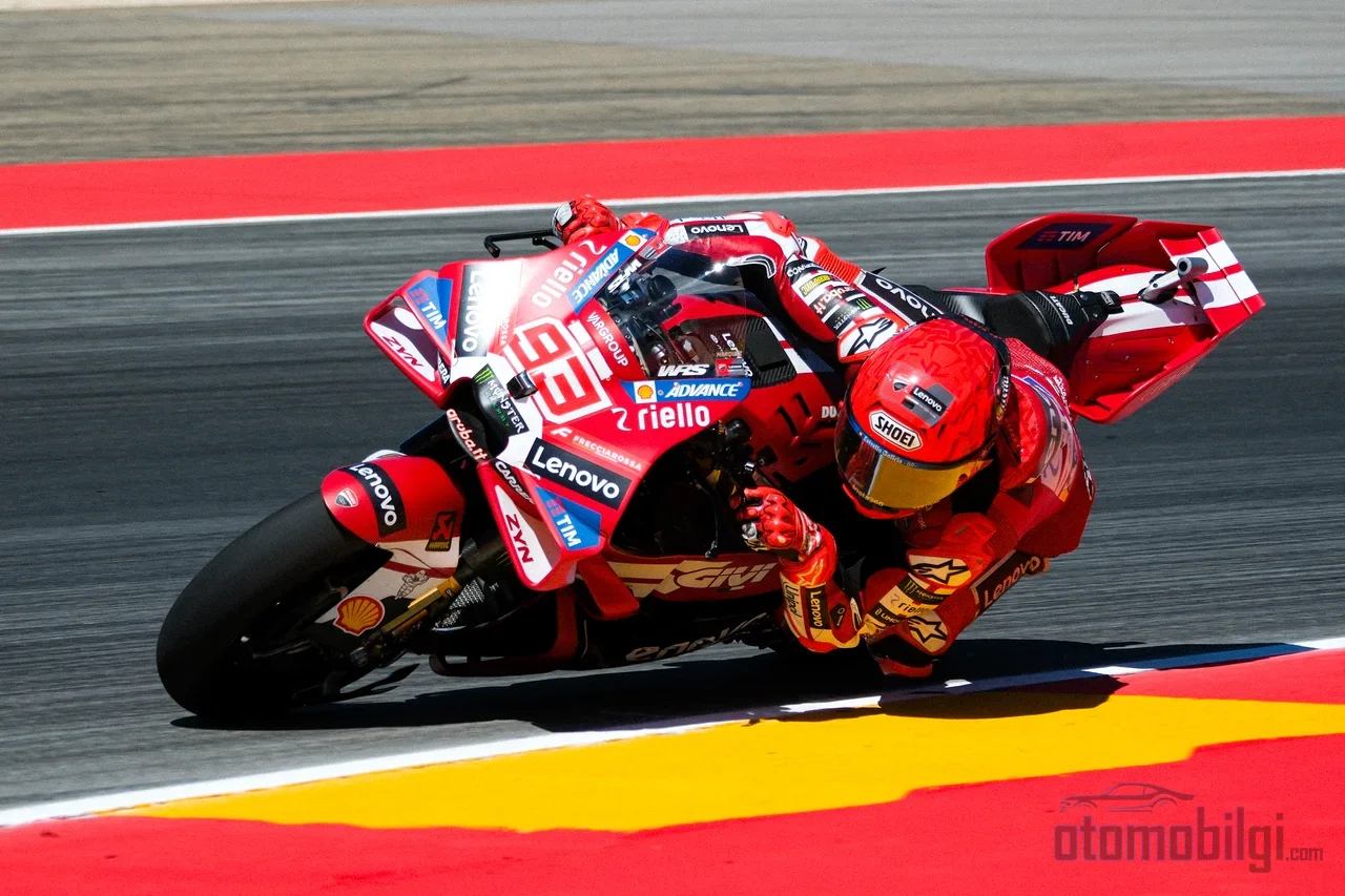 Q2'de kaza yapmasına rağmen pole'den zafere uzanan Marc Marquez, Phillip Island'da şampiyona liderliğini ele geçirdi.