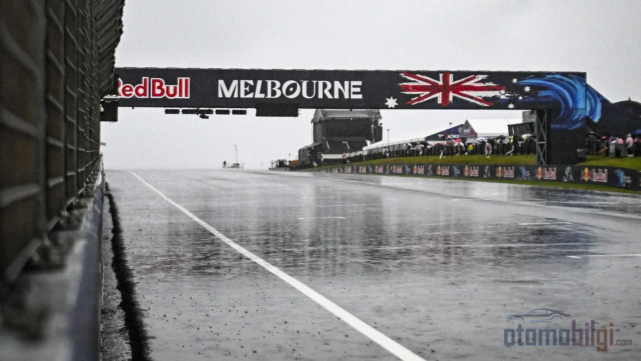 Yarışçıyı Melbourne'daki travma merkezine havadan taşıyacak helikopter kalkamayınca Phillip Island'da pazar günü yarıştan vazgeçildi.