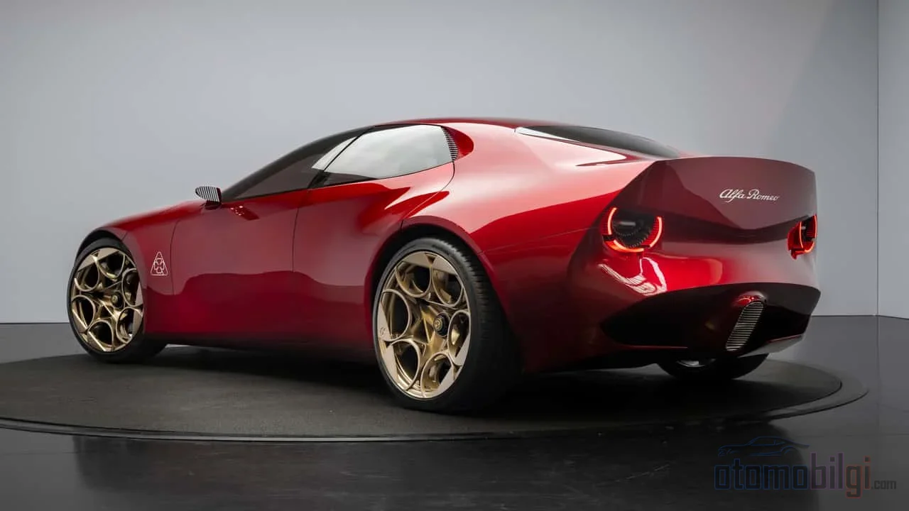 Alfa Romeo Cuorerosso'nun tasarımı önce tekerleksiz ve ıssız bir gövdeyle başladı; çünkü güzellik süslemeden değil, oranlardan doğuyor.