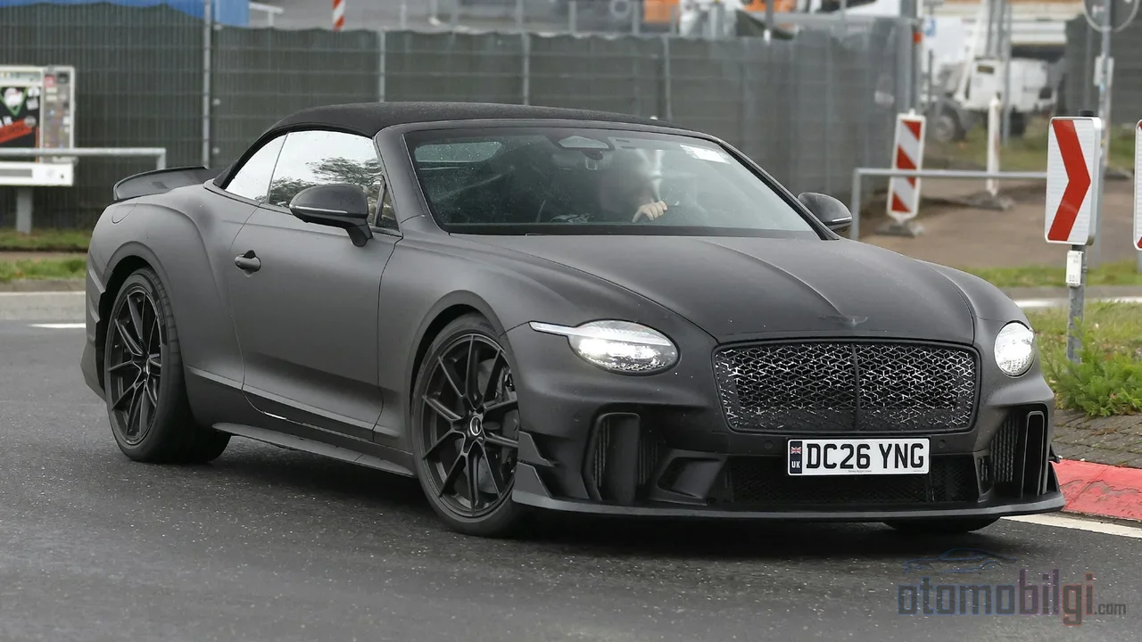 Bentley'nin arka çekişli dönüşüne V8 motor ve üstü açılan gövde eşlik ediyor; Supersports Convertible 2027'de Nürburgring'den yollara iniyor.