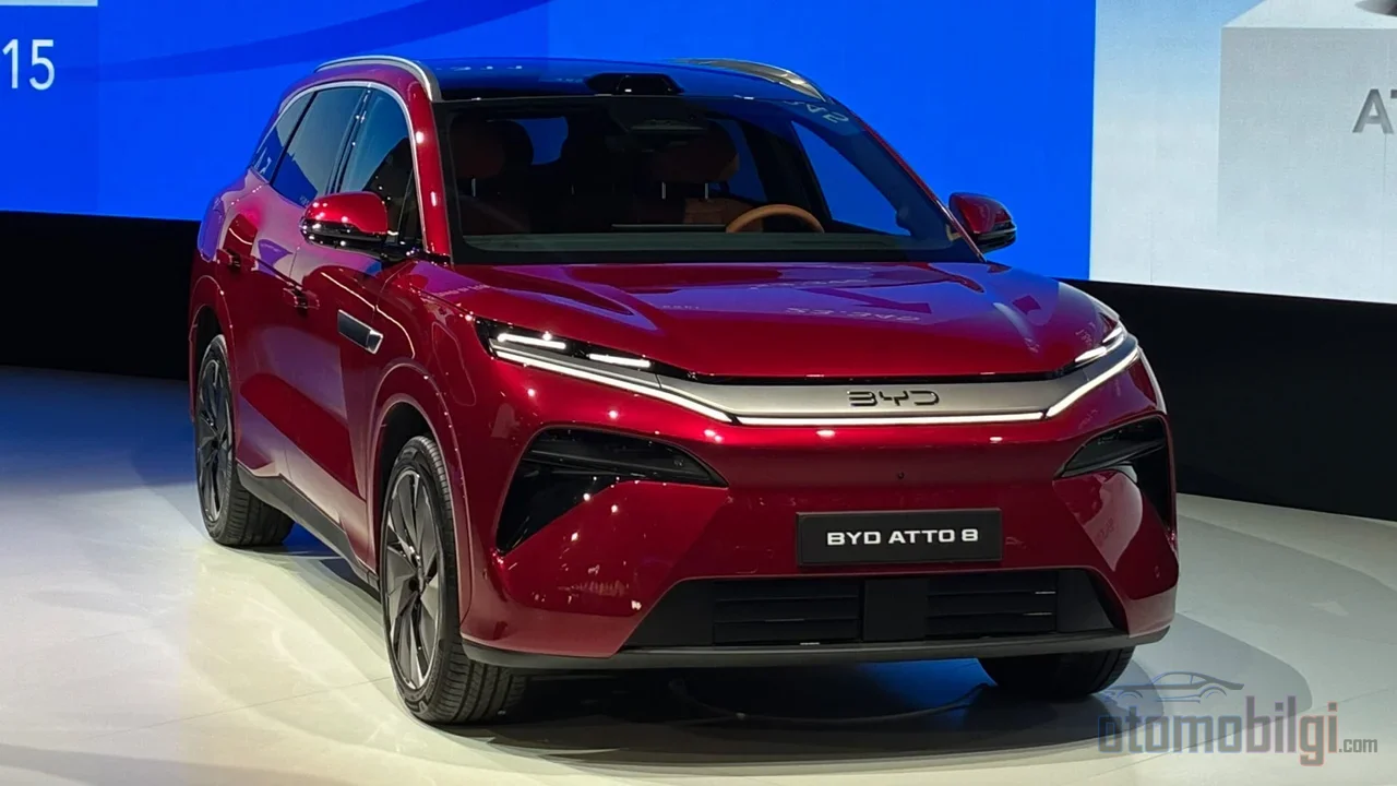 BYD Atto 8 z obietnicą ładowania od 10% do 97% w dziewięć minut bezpośrednio rzuca wyzwanie takim ugruntowanym rodzinnym SUV-om jak Kia EV9.