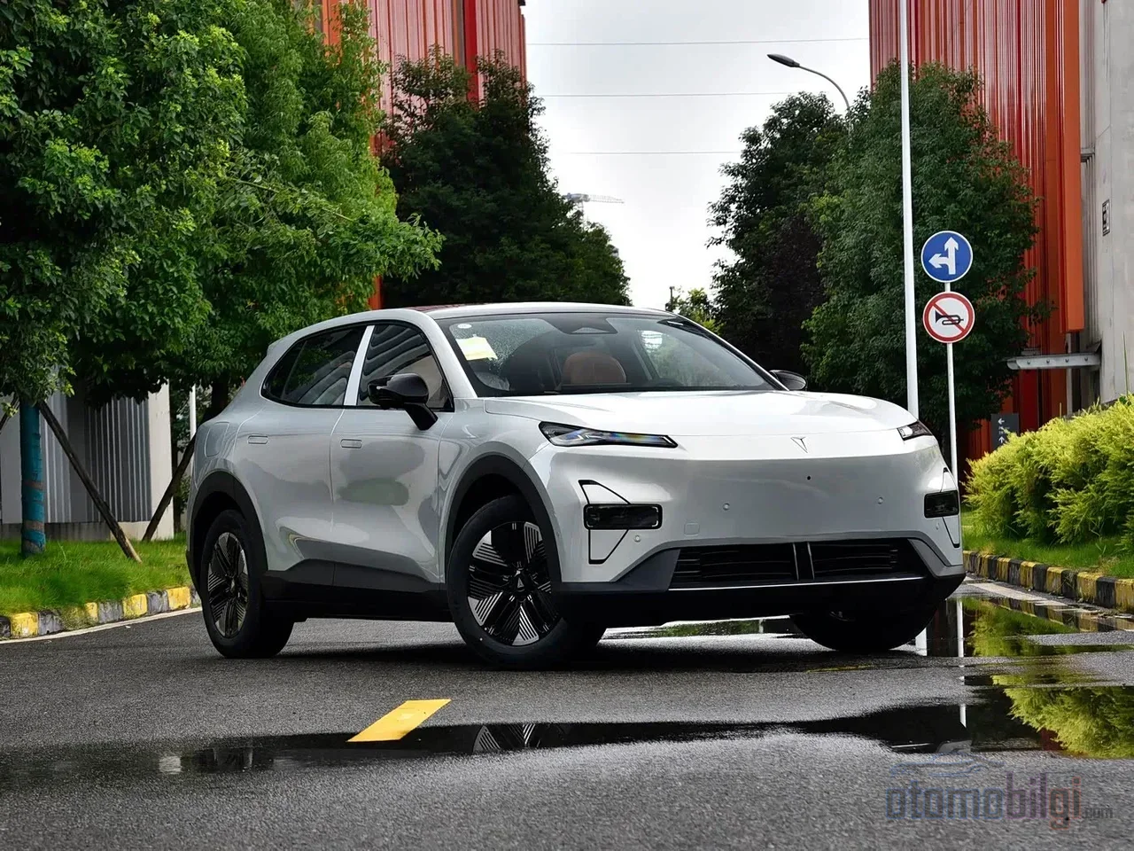 Deepal S05 enters the UK market exactly £6,000 cheaper than the Kia Sportage plug-in hybrid, igniting the price war in Britain.