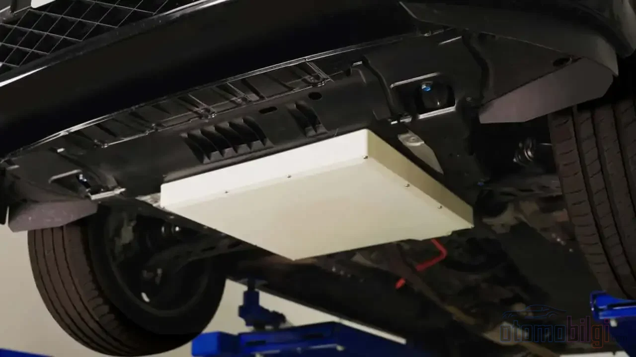 Honda ve Taisei'nin dünyada ilk kez invertör ile bobini tek ünitede birleştiren dinamik kablosuz şarj yolu, montaj mantığını basitleştirerek kablosuz şarjı laboratuvar gösterisinden gerçek yollara taşıyor.