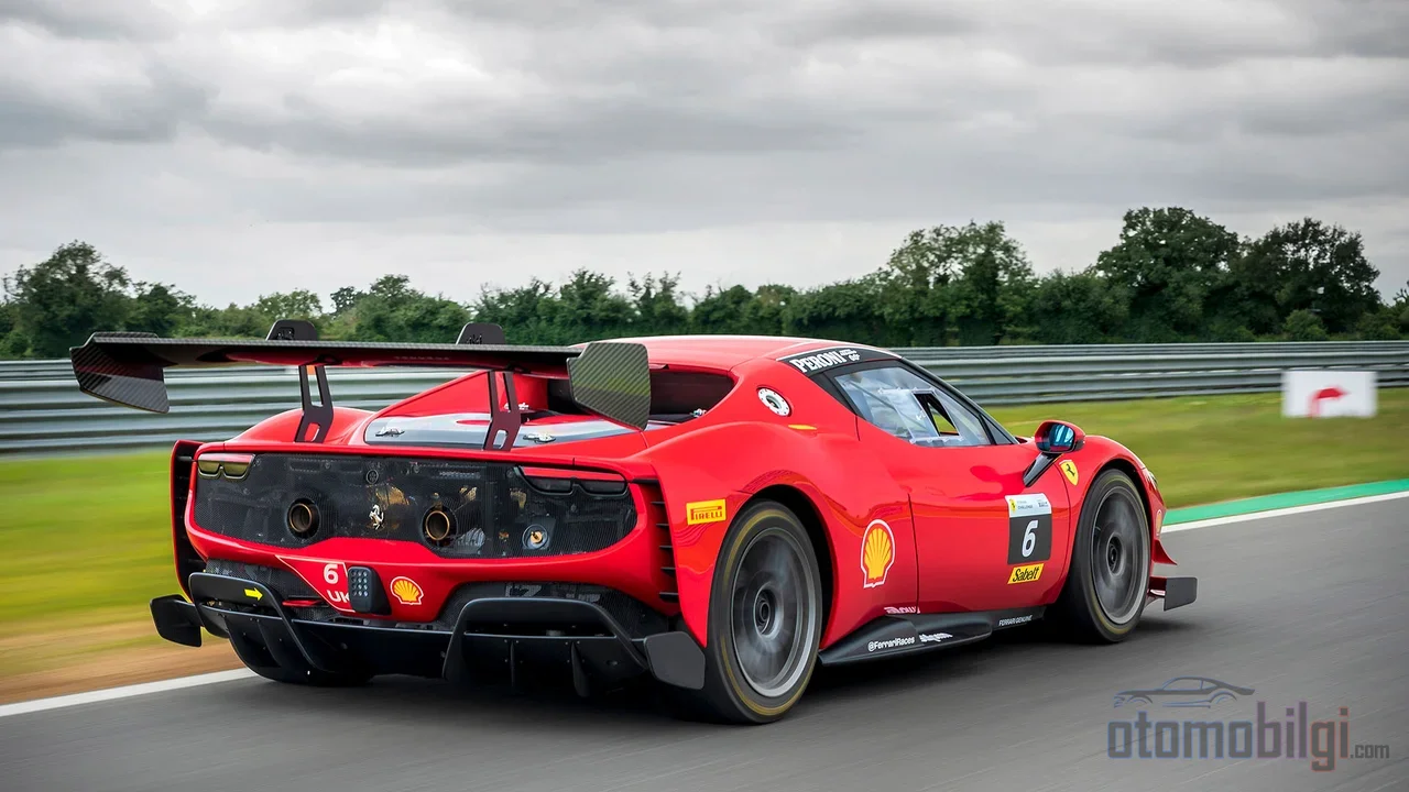 Maranello menantang era hibrit dengan sepenuhnya meninggalkan motor listrik pada 296 Challenge Stradale dan mengingatkan bahwa pemenang sejati dari performa adalah bobot.