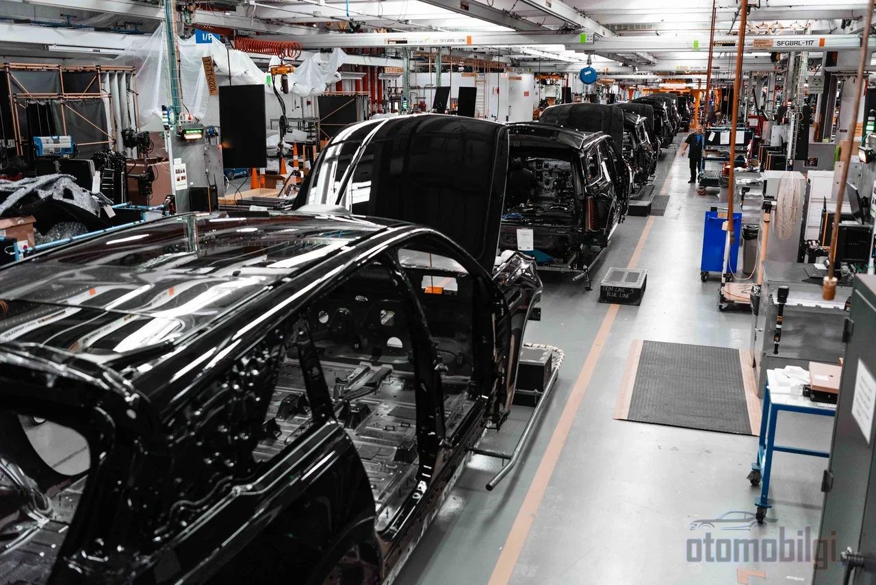 Thanks to artificial intelligence, sixty-hour aerodynamic simulations are being reduced to sixty seconds, and General Motors aims to cut its vehicle development cycle from four to five years down to two.