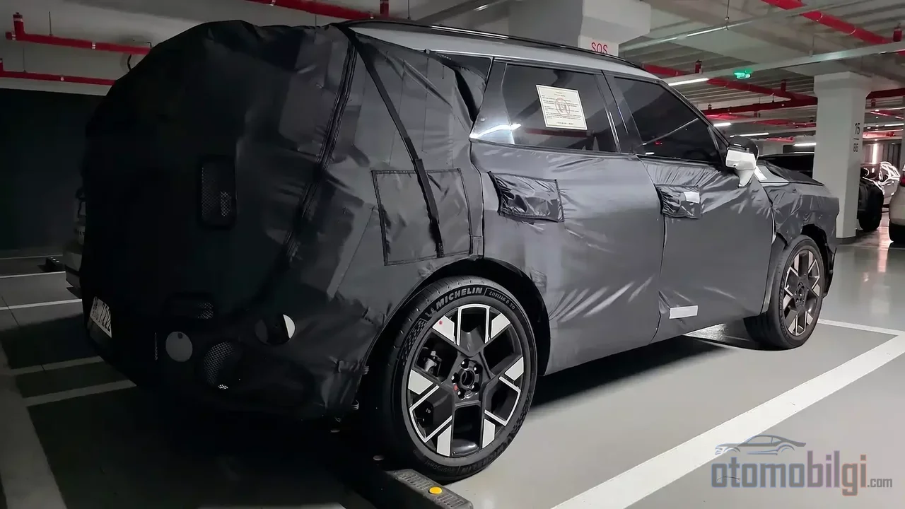 Yeni Sportage'ın kalbinde 1.6 turbo hibrit atacak; plug-in versiyon ise 268 beygir gücüyle 34 millik tamamen elektrikli menzilini koruyor.