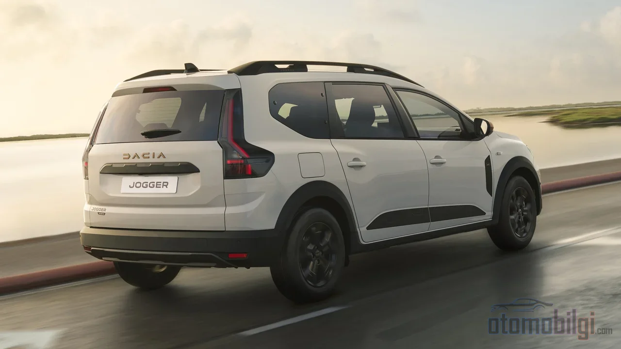 Dacia, menzil kaygısının en zorlu olduğu aile otomobili segmentinde elektriklilere adım atarak uygun fiyatlı EV boşluğunu doldurmayı hedefliyor.