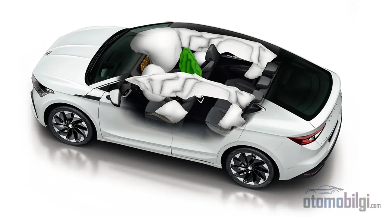 Perde airbag camdan giren darbeleri savuştururken, merkez airbag tek bir tehlikeye karşı açılır: iki kişinin birbirine çarpma anı.