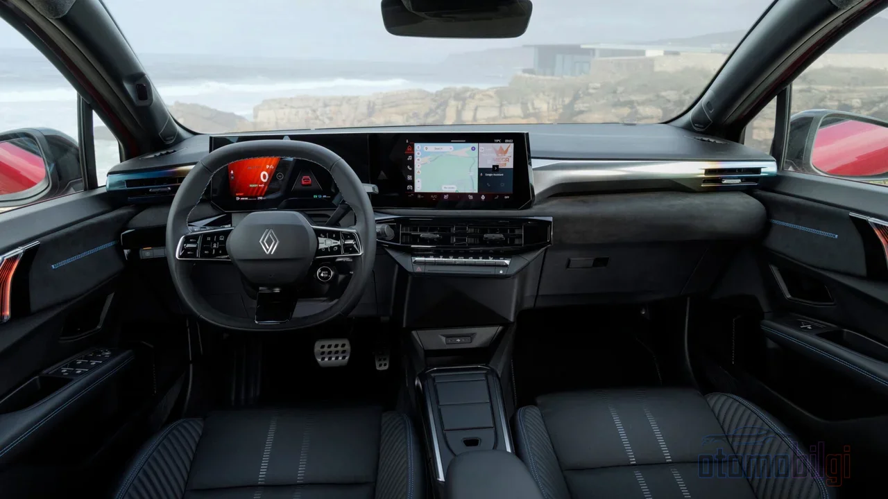 İki elektrik motoru ve 1,2 kWh'lik batarya sayesinde Clio E-Tech, B segmentinde tam bir elektrikli araç hissi veriyor.