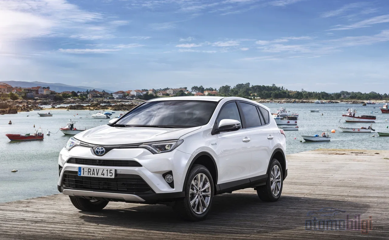 تويوتا RAV4 هايبرد هي واحدة من النماذج البارزة في فئة D-SUV بتقنية الهجين الكامل التي توفر عملية بمعايير العائلة.