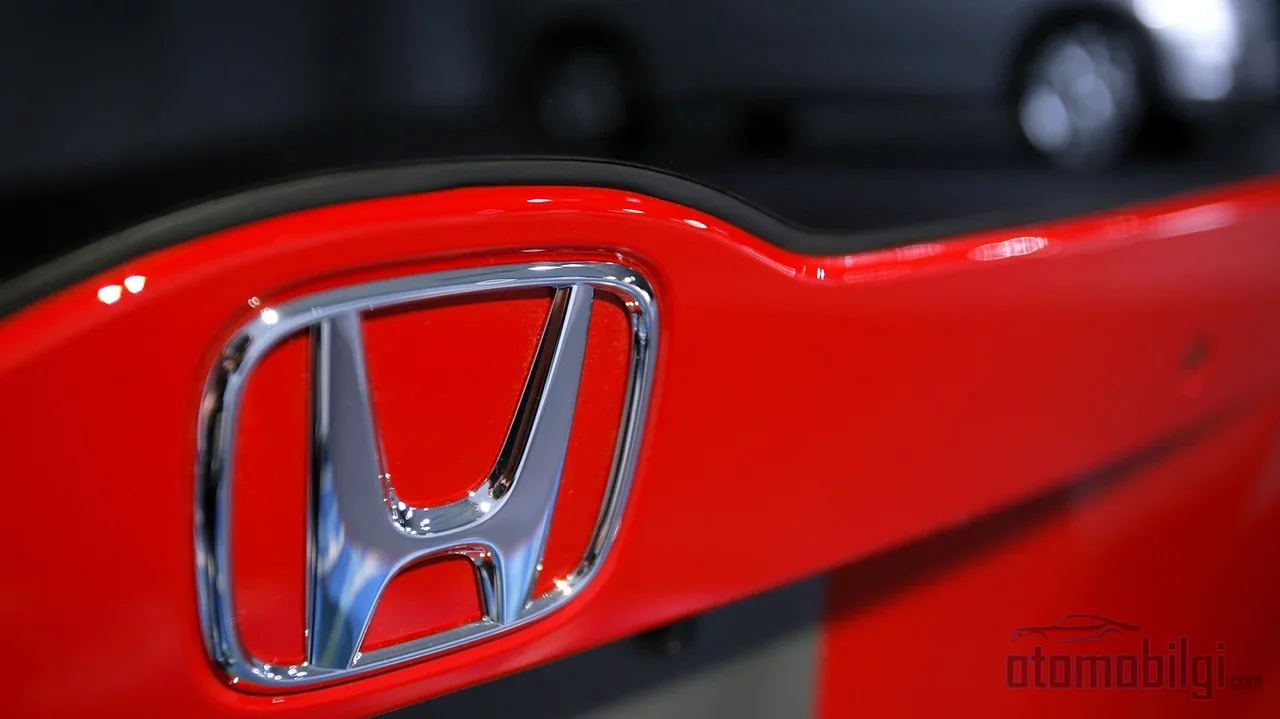 Amerika Birləşmiş Ştatlarında (Şimali Amerikada) 1999-cu ildə satılan ilk hibrid avtomobil olan Honda Insight, EPA rekordları qırğan alüminium gövdəsi və IMA sistemi ilə dövrünün ən inkişaf etmiş səmərəlilik həlli idi.